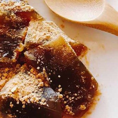 ぷるもち夏スイーツ♪ カルディ「塩わらび餅」の甘じょっぱ味にやみつき！