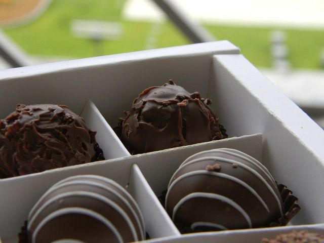 箱に入ったボンボンショコラ