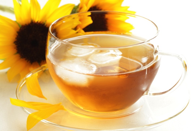 麦茶が入ったグラス