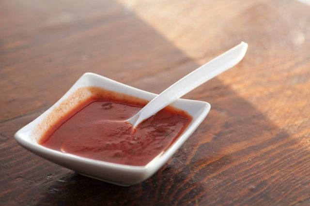 角皿に入ったウスターソース
