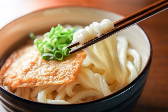 関東と関西で呼び方が全然ちがう!?「たぬきうどん」のヒミツ - macaroni