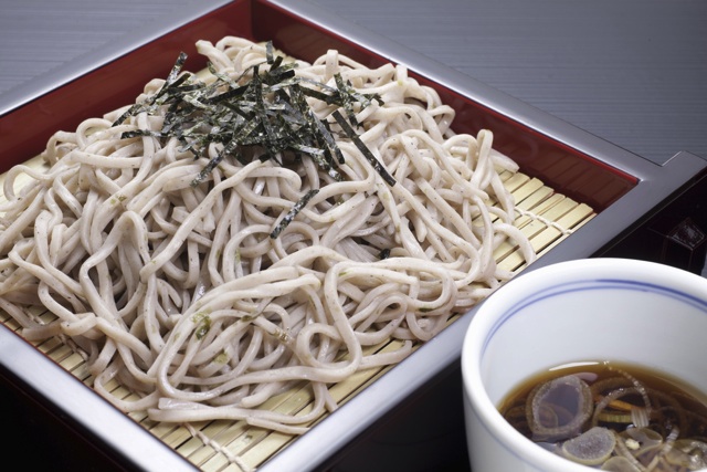 ざるそばとめんつゆ