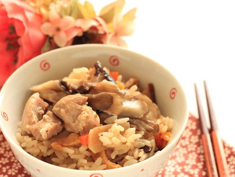 ダイエット中なら気をつけたい 炊き込みご飯のカロリーや糖質量を管理栄養士が紹介 Macaroni ダイエット中なら気をつけたい 炊き込みご飯のカロリーや糖質量を管理栄養士が紹介 Macaroni