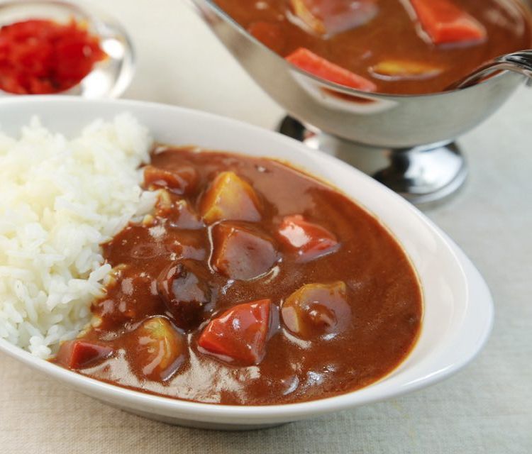 カレーにじゃがいもって入れる 入れない おいしくなるのはどっち Macaroni