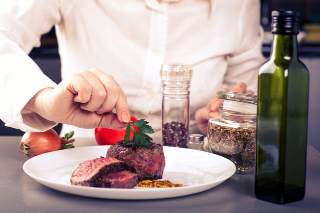 正しく使えてる 黒胡椒 白胡椒の特徴と料理の使い分け Macaroni