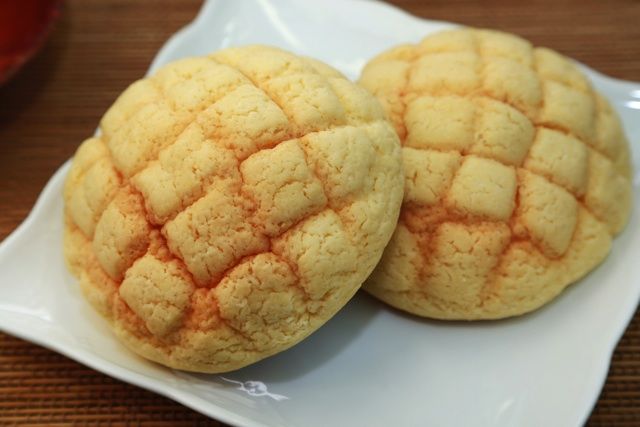 メロンパンの「メロン」って？名前の由来には3つの説があった！ - macaroni