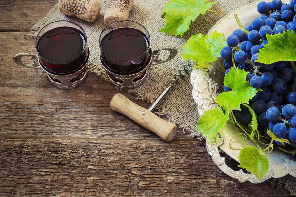 ぶどうとワインとワインオープナー