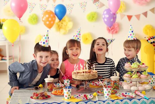 誕生日の飾り付けアイデア選 テーマカラー別でおしゃれに飾る Macaroni 誕生日の飾り付けアイデア選 テーマカラー別でおしゃれに飾る Macaroni