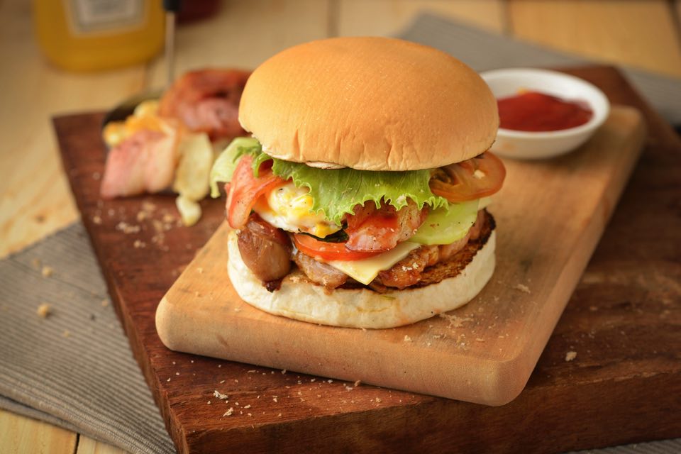 ハンバーガーとフライドポテト 日本一のハンバーガーとフライドポテトが決まる！横浜赤レンガ