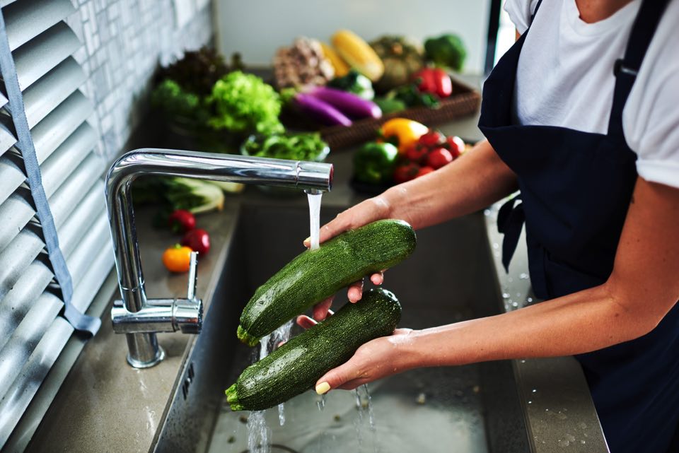 果物のワックスを落とす便利技 皮ごと使えばレパートリーも広がる Macaroni