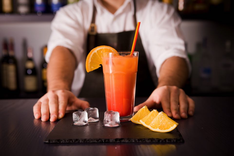 テキーラサンライズとは おいしい飲み方や意味 おすすめテキーラを紹介 Macaroni