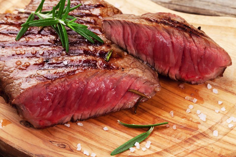 ダイエット中こそ肉食であれ!赤身肉を摂ることで燃焼ボディへ近づこう! macaroni ダイエット中こそ肉食であれ!赤身肉を摂ることで燃焼ボディへ近づこう! macaroni