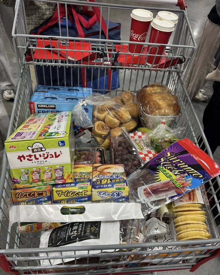 コストコでも買い物の様子