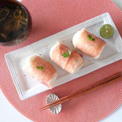 やみつき注意!「生ハムおにぎり」の塩気とスモークのハーモニーが話題♡