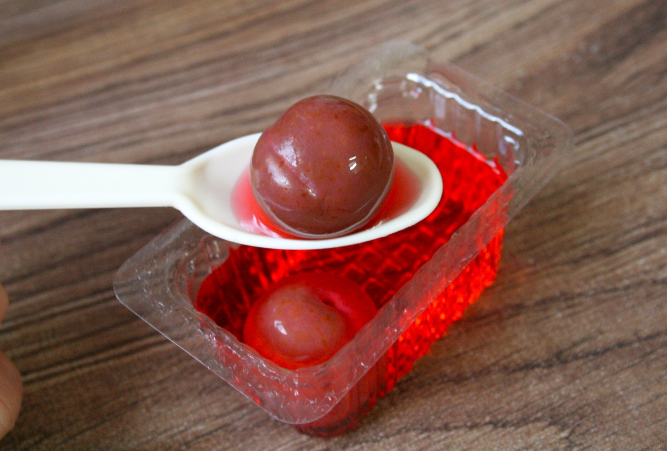 冷凍するとハマるおいしさ！駄菓子「すもも漬け」を実食レビュー