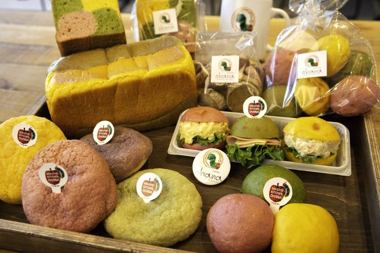 世界初「はらぺこあおむしコラボベーカリー」が東京にオープン!おしゃれな限定グッズも販売中の画像