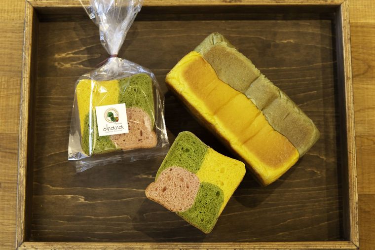世界初「はらぺこあおむしコラボベーカリー」が東京にオープン!おしゃれな限定グッズも販売中の画像