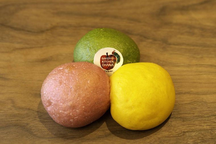 世界初「はらぺこあおむしコラボベーカリー」が東京にオープン!おしゃれな限定グッズも販売中の画像