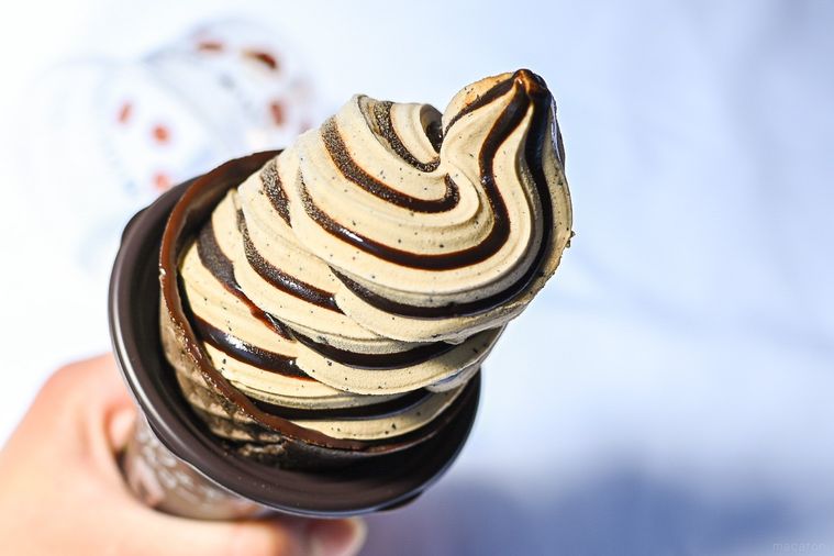 コーヒー好き必食。ローソン「ダークカフェモカワッフルコーン」は大人向けの苦みにハマる【365日アイス女子】の画像