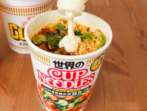 Twitterで4万いいね 公式が投稿したカップヌードルのマヨ鬼足しが 罪な味 2ページ目 Macaroni