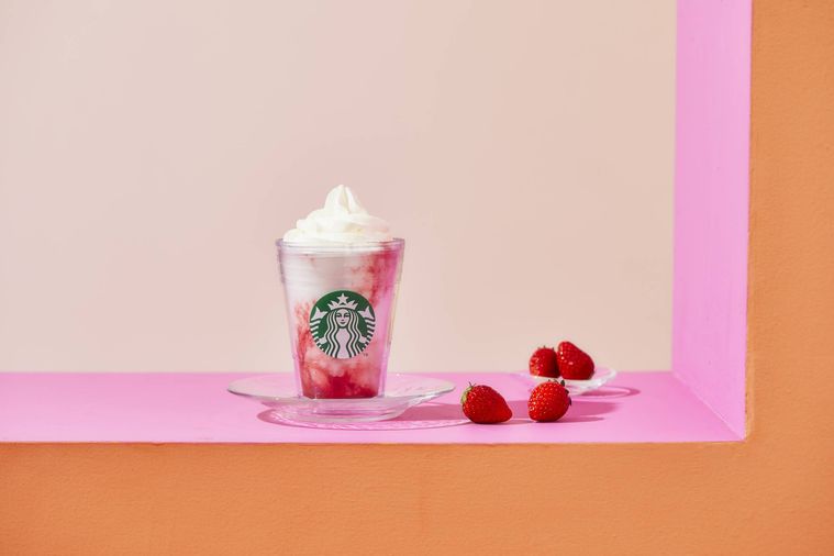スタバ新作はサマー期間のみ!ストロベリーフラペチーノ®でいちごとミルクの甘酸っぱい味わいを楽しむの画像