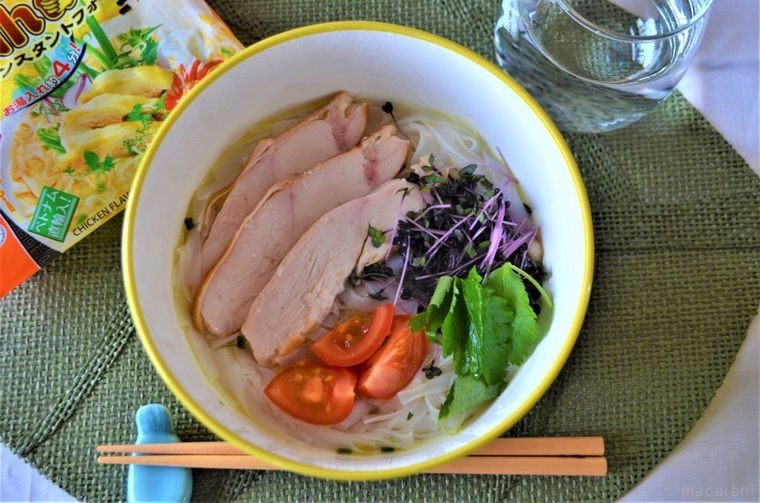 具材をのせたフォーチキン味