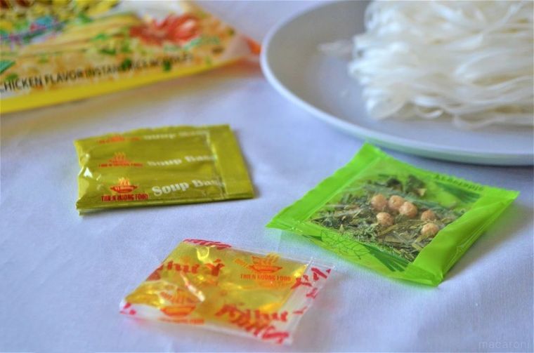 フォーチキン味の調味料が並んでいる様子