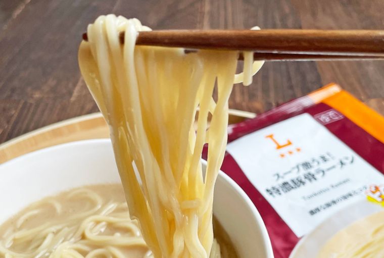 特濃豚骨ラーメンの麺