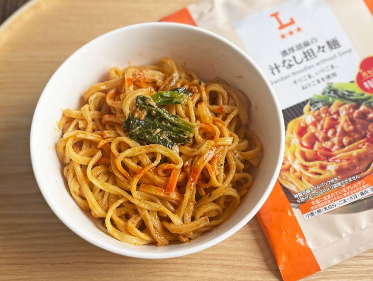 汁なし担々麵の調理例