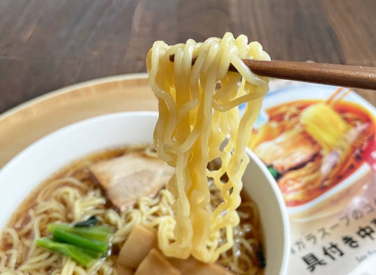 具付き中華そばの麺