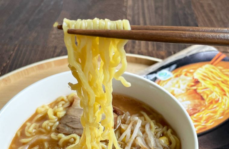 具付き味噌ラーメンの麺