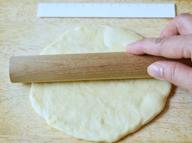 Twitterで5万いいね!無印良品のミックス粉で「とろ〜りチーズナン」の作り方の画像