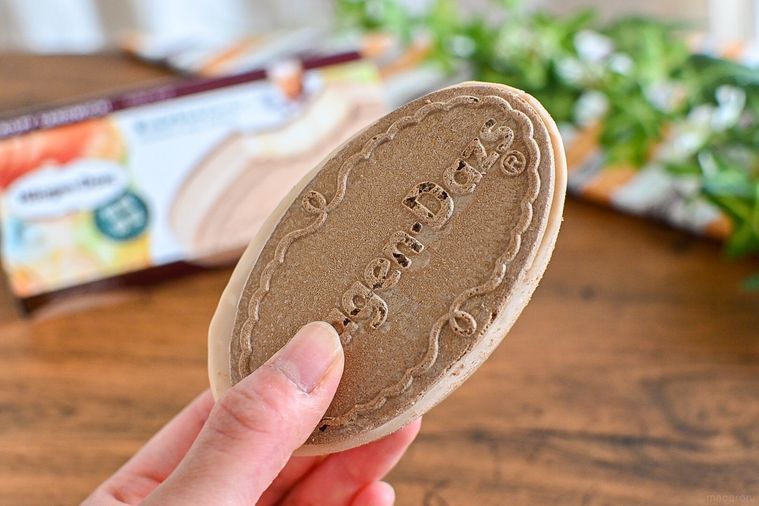 発売前の実食レポ!ハーゲンダッツ新作「クリスピーサンド 香り広がるミルクコーヒー」が上品な味すぎる【365日アイス女子】の画像