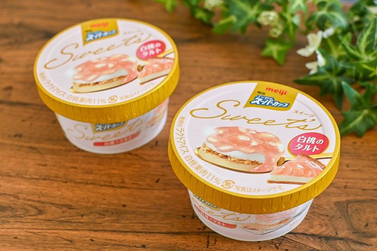 明治 エッセルスーパーカップSweet’s 白桃のタルトふたつのパッケージ