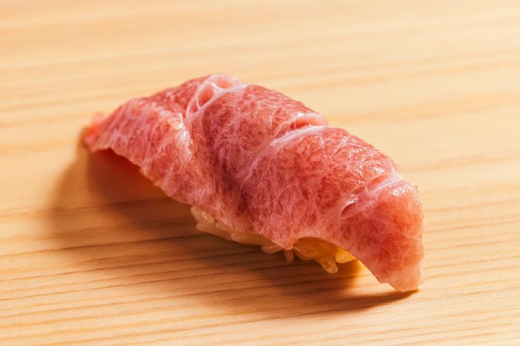 “究極のすし体験”を堪能できる。銀座にすし「佐たけ」がオープン!の画像