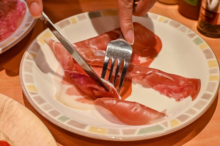 イタリア人直伝!サイゼリヤ「マルゲリータピザ」のおいしい食べ方の画像