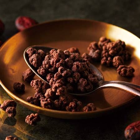 ロイズが大人のチョコレート「ウイスキーのあて」を新発売。4種類のチョコレートが入ったこだわりの逸品の画像
