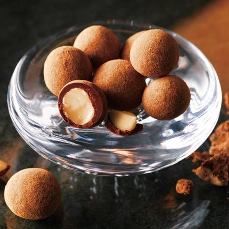 ロイズが大人のチョコレート「ウイスキーのあて」を新発売。4種類のチョコレートが入ったこだわりの逸品の画像