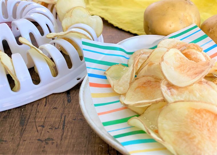 ダイソーポテトチップスメーカーを使う様子