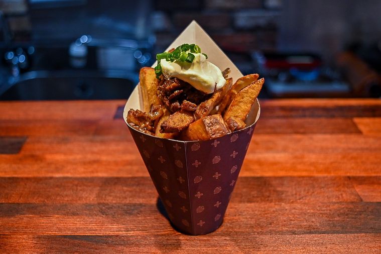 浅草のFrites Bruges（フリッツ・ブルージュ）のじっくり煮込んだホロホロ牛すじ