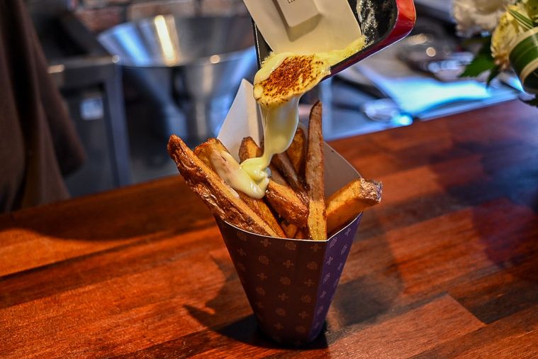 浅草のFrites Bruges（フリッツ・ブルージュ）のラクレットチーズ