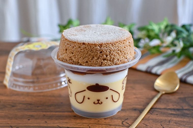 いたるところにポムポムプリンが…!ファミマ限定のスフレプリンは見た目も味も大満足のスイーツの画像