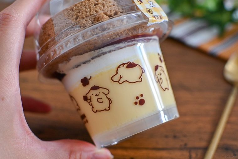 いたるところにポムポムプリンが…!ファミマ限定のスフレプリンは見た目も味も大満足のスイーツの画像