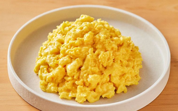 卵不使用なのにスクランブルエッグそのもの。プラントベースフード「ほぼたま」がキユーピーから新発売の画像