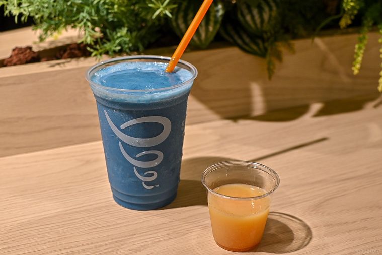 世界初!スムージージュース専門店「ジャンバ」のカフェが丸の内にオープンの画像