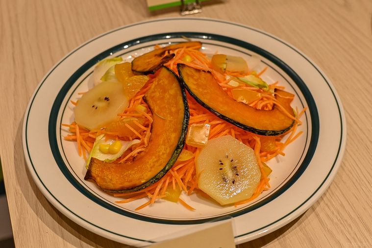 世界初!スムージージュース専門店「ジャンバ」のカフェが丸の内にオープンの画像