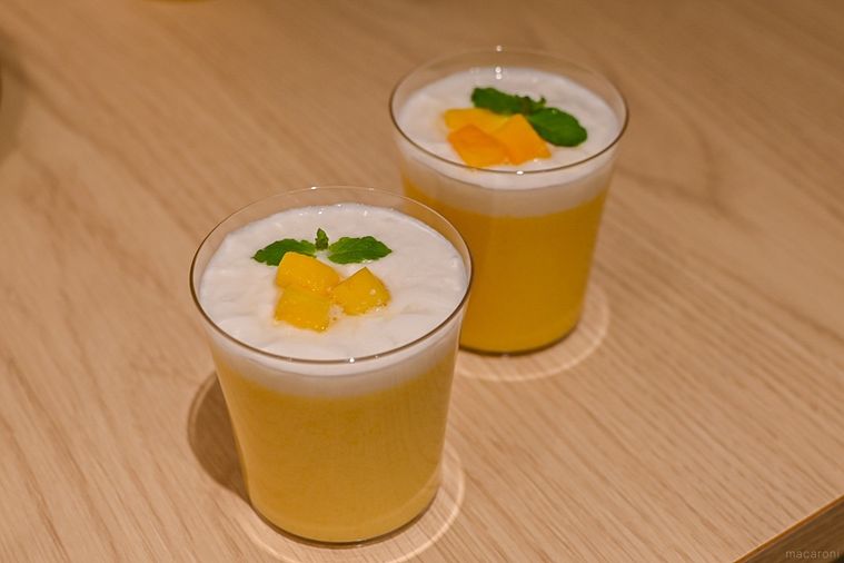 世界初!スムージージュース専門店「ジャンバ」のカフェが丸の内にオープンの画像