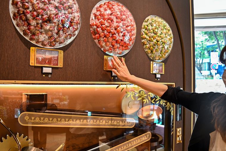 世界初リンツのフラッグシップショップに潜入!チョコレート好きは見逃せない新スポットの画像