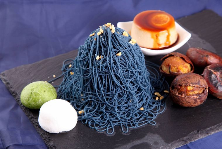 こんなに青いのに栗味!?「深海モンブラン」が沼津深海プリン工房で販売中の画像