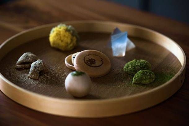 生菓子やティーカクテルを堪能。「逗子茶寮リンドウ」で味わえる贅沢なひとときの画像
